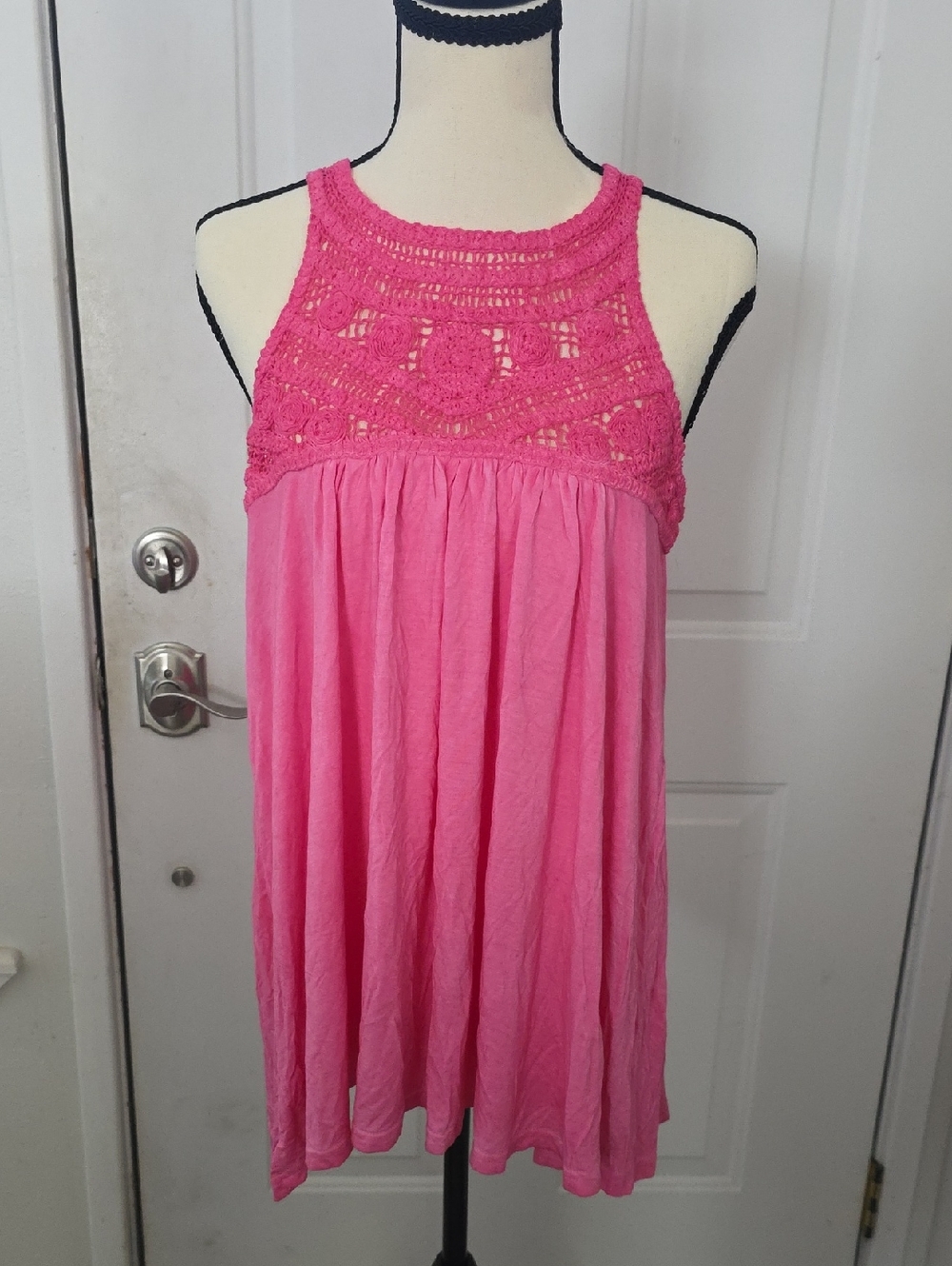 NWOT POL Pink Crochet Yoke Summer Tank Large